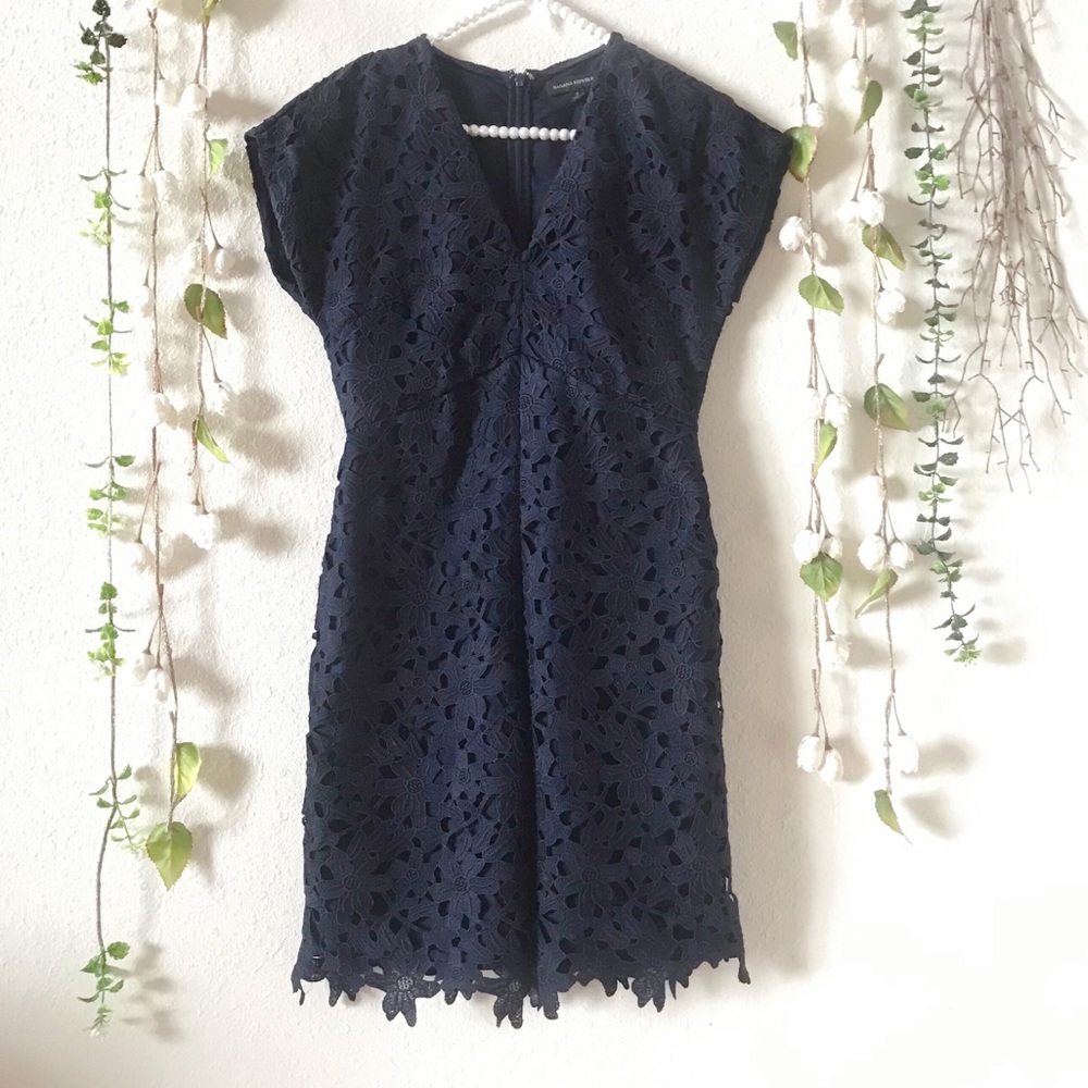 Banana Republic | V Neck Eyelet Floral Dress